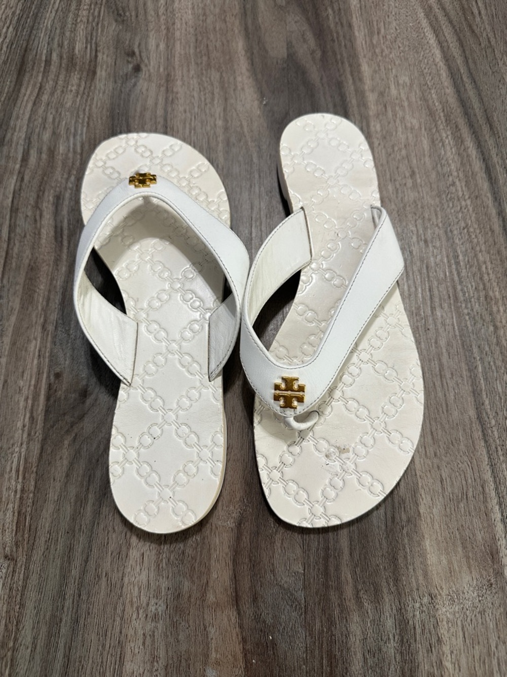 Tory Burch White Leather Logo Thong Sandals with Gold Emblem - Picture 11 of 11